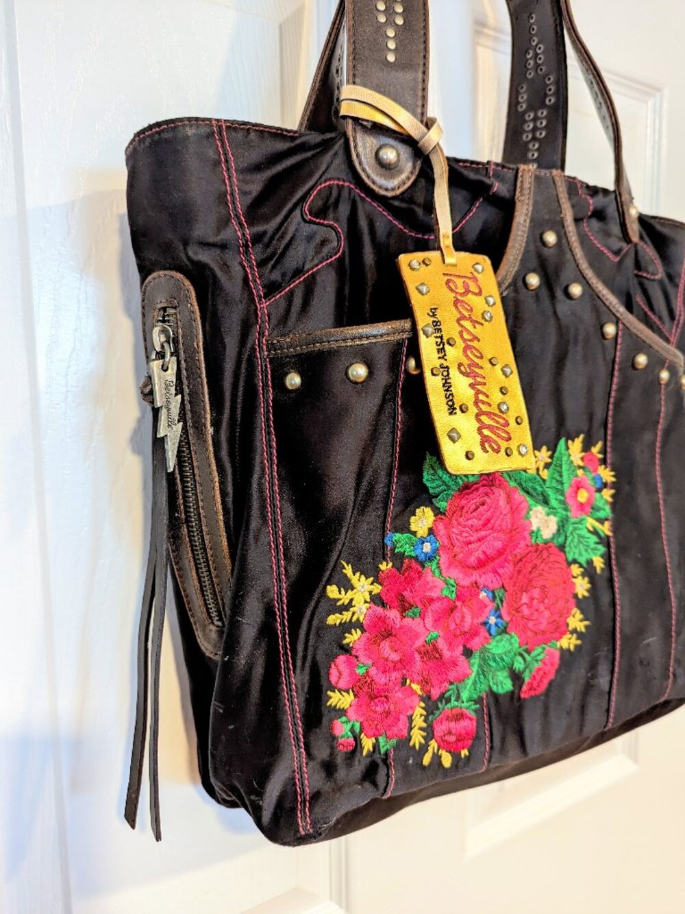 *BETSEYVILLE Betsey Johnson Studs Shoulder bag - Picture 3 of 6
